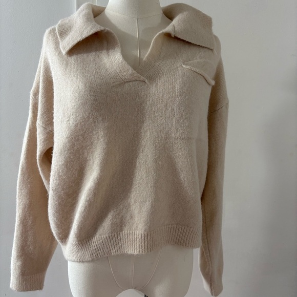 Cozy Cream Collared Pullover V-Neck Sweater S/M Front Pocket Classic - Picture 1 of 9